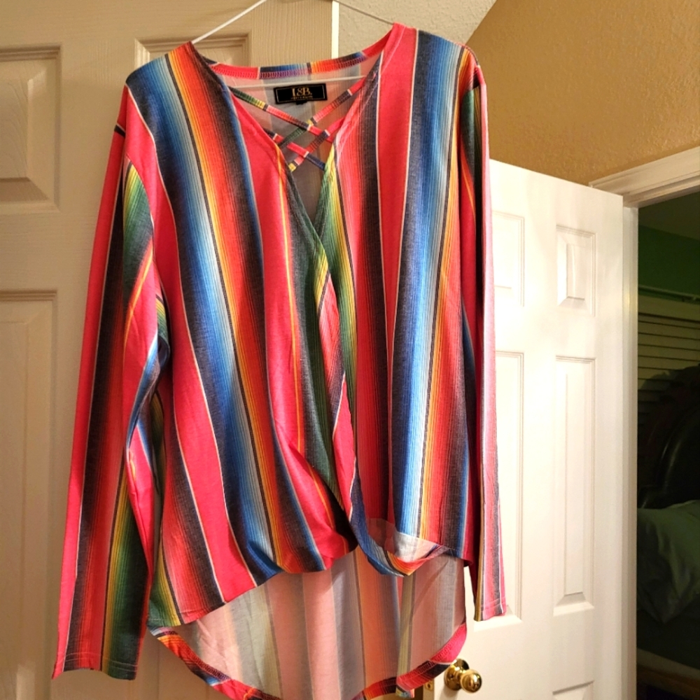Womens beautiful size lage shirt. New
